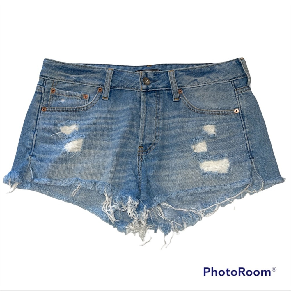 🌼Abercrombie & Fitch Distressed Denim Shorts🌼